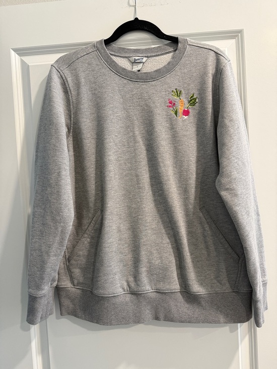 Duluth Trading Co Tops - Duluth Trading Co Gray Crewneck Sweatshirt with Floral Embroidery